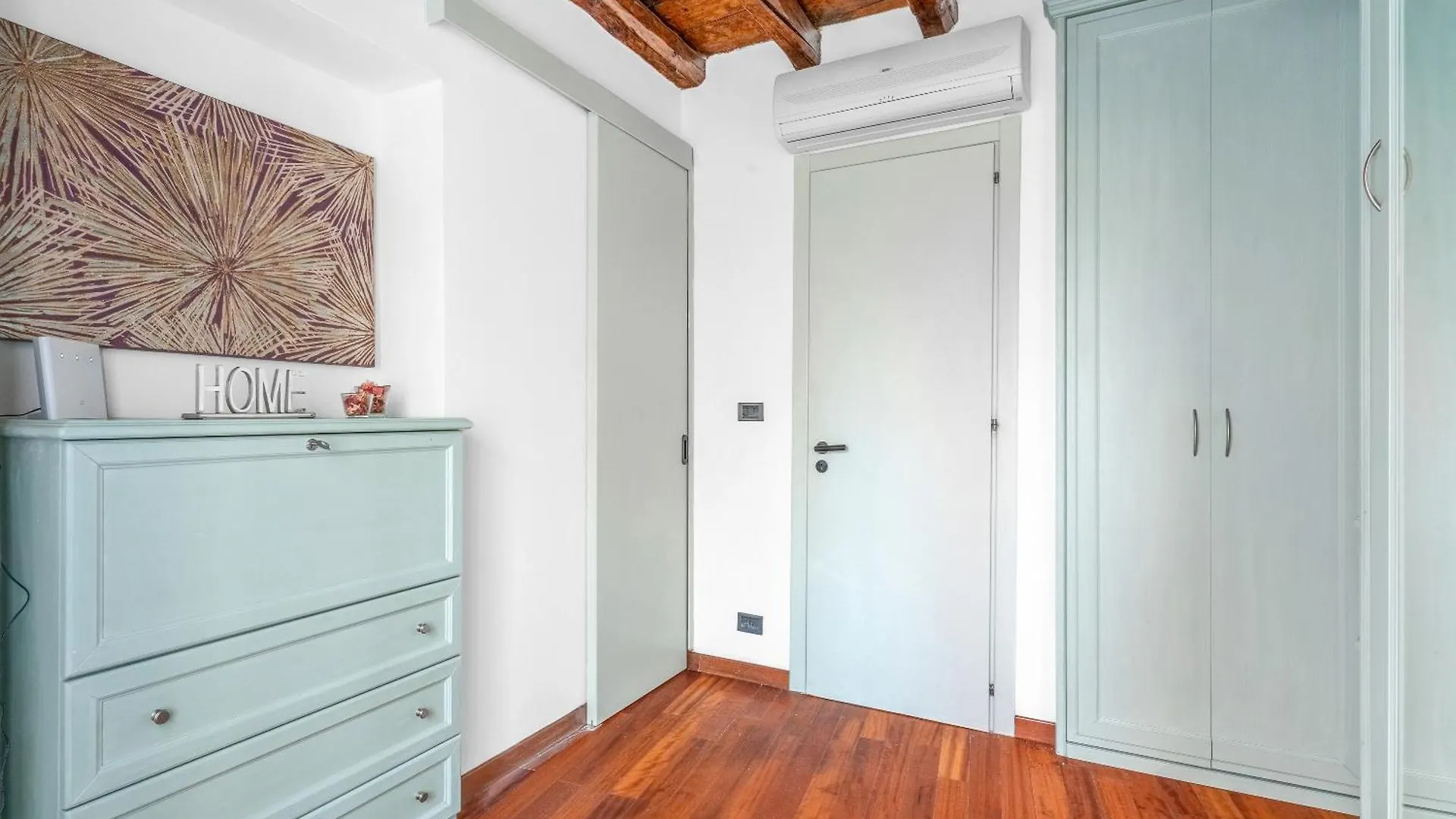 Mos29 - Luxurious Apartment - Near The Duomo ミラノ 0*,  イタリア